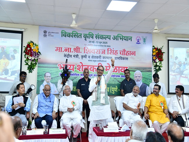 Hon'ble Shivraj Singh Chouhan (Agriculture Minister, Govt. of India) addressing farmers at KVK Pune-II